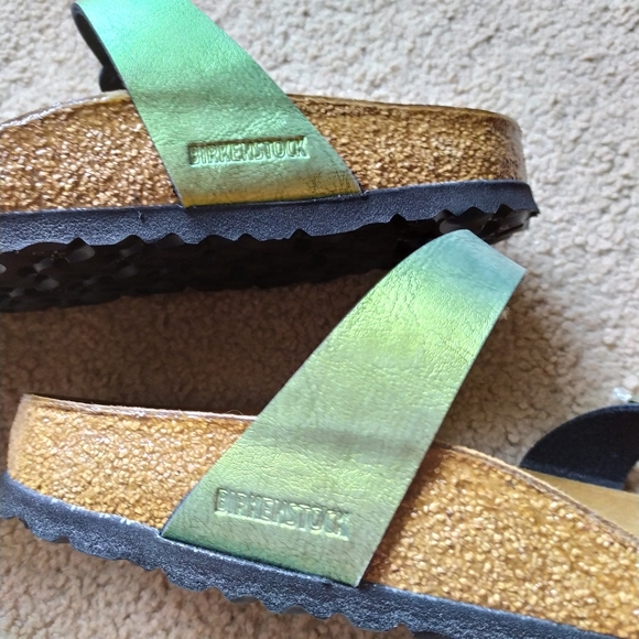 Birkenstock Mayari
Graceful Gemm Gold Sandal NWT - Picture 9 of 12